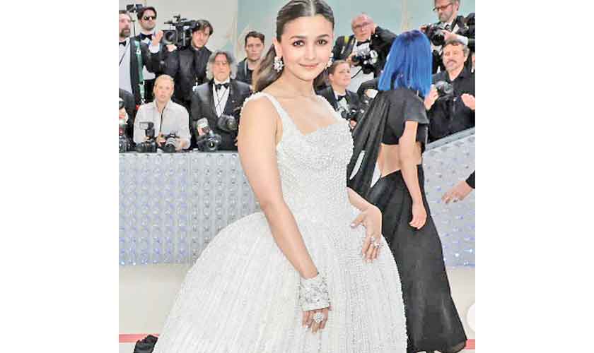 Bhatt flawlessly embodied the theme, draped in a pristine white princess gown adorned with pearls. Designed by Prabal Gurung and styled by Anaita Shroff Adajania, the gown paid homage to Lagerfeld’s fondness for pearl jewelry, an emblem of sophistication.