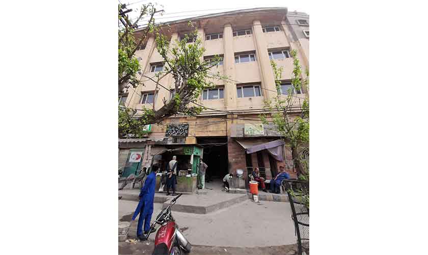 The front entrance of Munshi Chambers through which this tomb was only approachable in 1992.