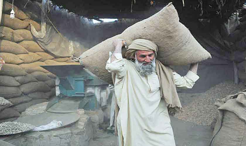The most violated labour law is the non-implementation of the minimum wage — Rs 32,000 per month, for a 44-hour week — particularly in Lahore and Karachi. — Photo: Web