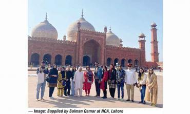 Badshahi Masjid revisited
