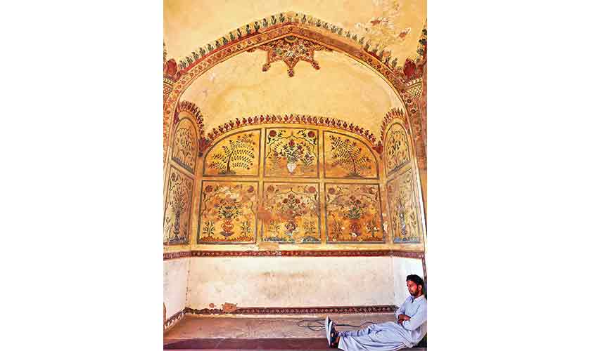 Floral motifs at the Lahore Fort.