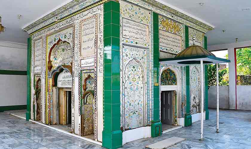 Exterior view of Khwaja Qazi Mohsinuddins tomb.