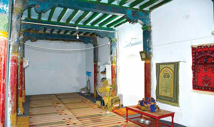 Interior view of Jamia mosque in Chaki Shah Jee.