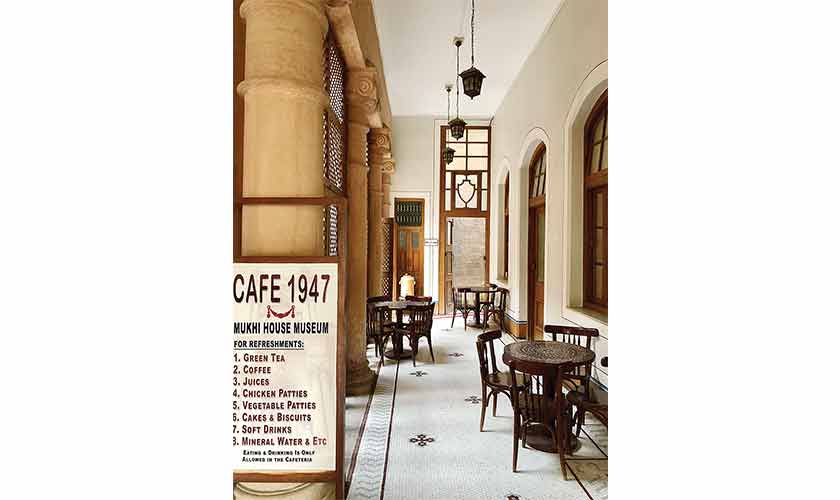 A small café inside the Makhi Palace.