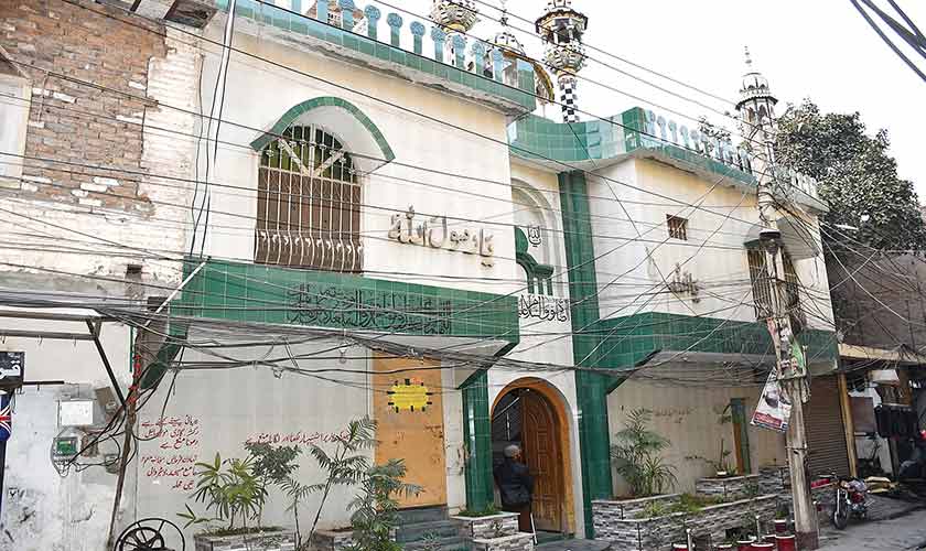 Masjid Bohar Wali adjacent to the shrine of Syed Haider Shah.