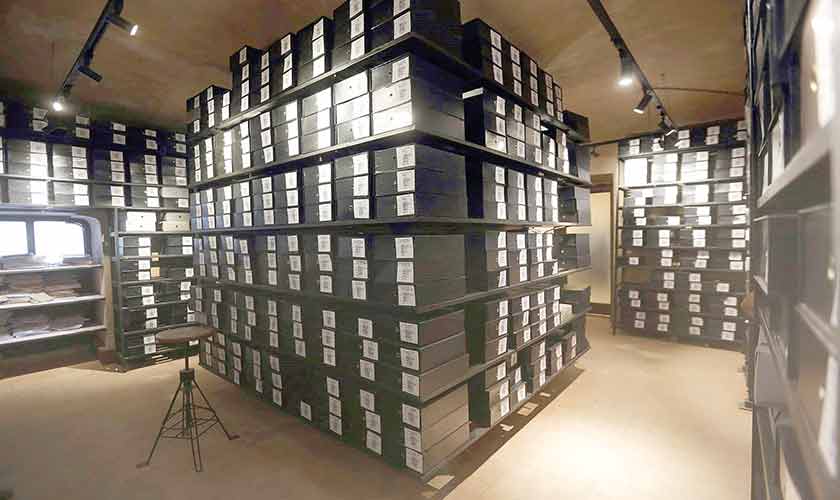 Beyond family histories, the collection also sharpens collective memory: it allows researchers, activistsand policymakers to ground current debates over heritage,ownership, or identity in verifiable records rather than myth or hearsay.