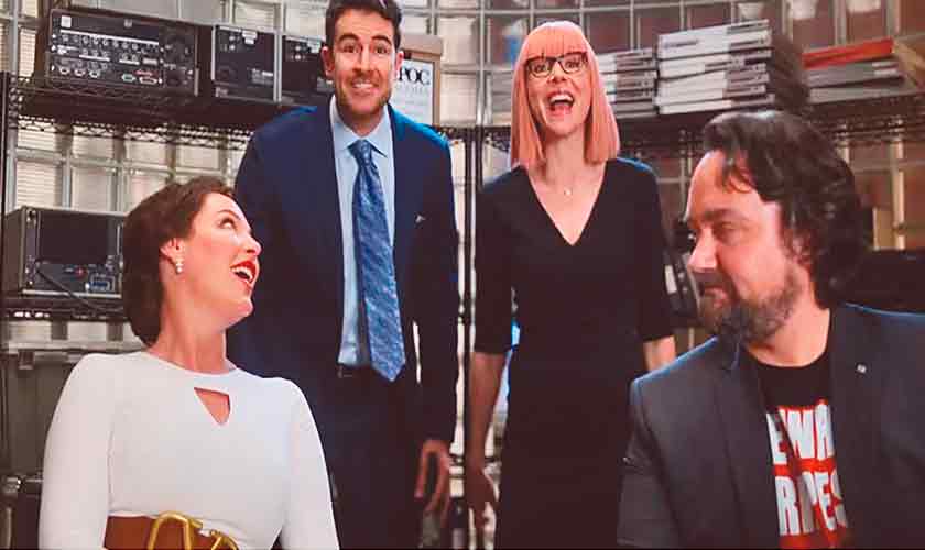 10 Comfort TV Shows That Still Hold Up in 2025