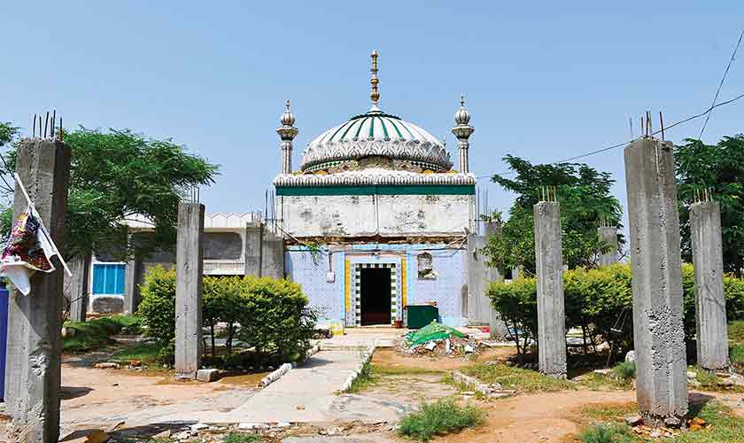 The shrine of Khawaja Muhammad Namdar Shah at Nathial Sharif village.