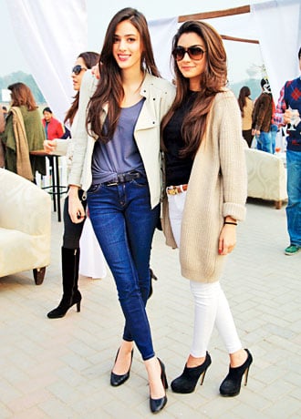 The emerging Lahore based designer, Deena Rehman looked edgy in an-off white jacket with metal details, skinnies and perfect bright red lips. Pal Sahar Zafar was more subdued in neutrals, camel colored blazer, white tights, zipped up rock chic heels and a chunky belt.