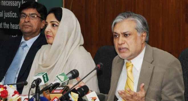 Finance Minister Ishaq Dar (right) and Minister of State for IT Anusha Rahman (left) address a press conference on the spectrum auction.