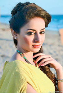 Pakistani_Actress_sarwat_gi
