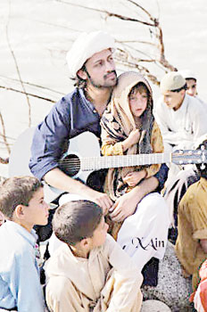 Atif-Aslam+babies-in-Swat