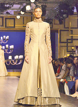 B-town favourite Manisha Malhotra presented a collection that left us unmoved but we like how this gold sherwani-top has been updated to make the sleeves, worked in antique zari and ivory threadwork, the focus of the ensemble. 