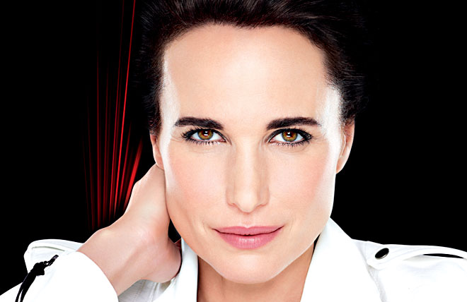 No need to resort to plastic surgery! Just by following the L’Oréal Revitalift beauty routine, 56-year-old Andie MacDowell manages to be an ageless beauty icon.