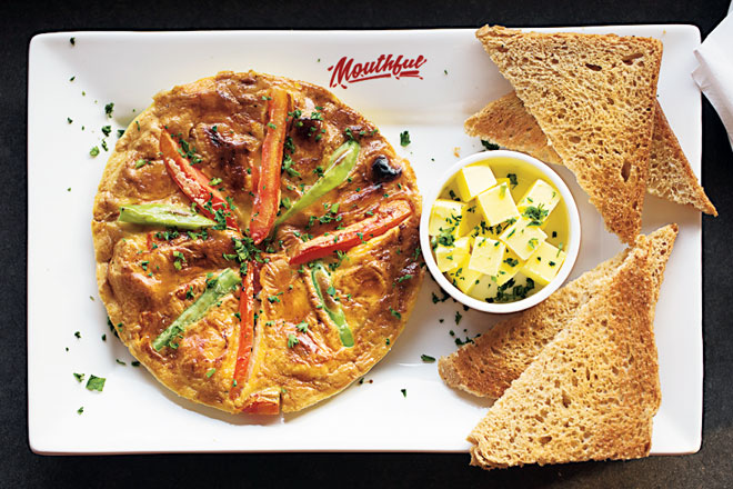 The Mouthful signature, pizza-shaped omelet.