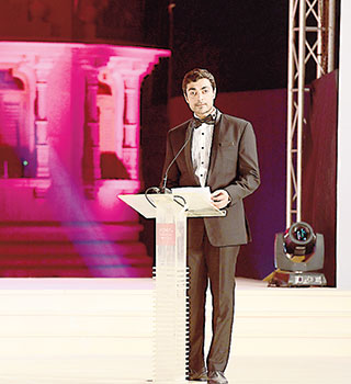 Having years of experience in television and film, Alyy Khan was an exceptionally smooth compere whom we would love to see more of at such events. (Below) Pond&rsquo;s 100 Miraculous Women in all their glory