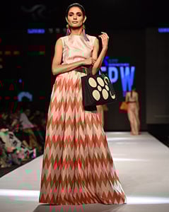 Amna-Ilyas-for-Jafferjees