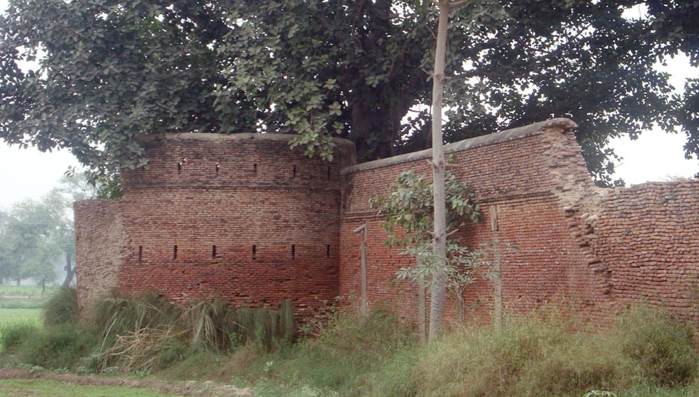 The crumbling Gogera Fort.