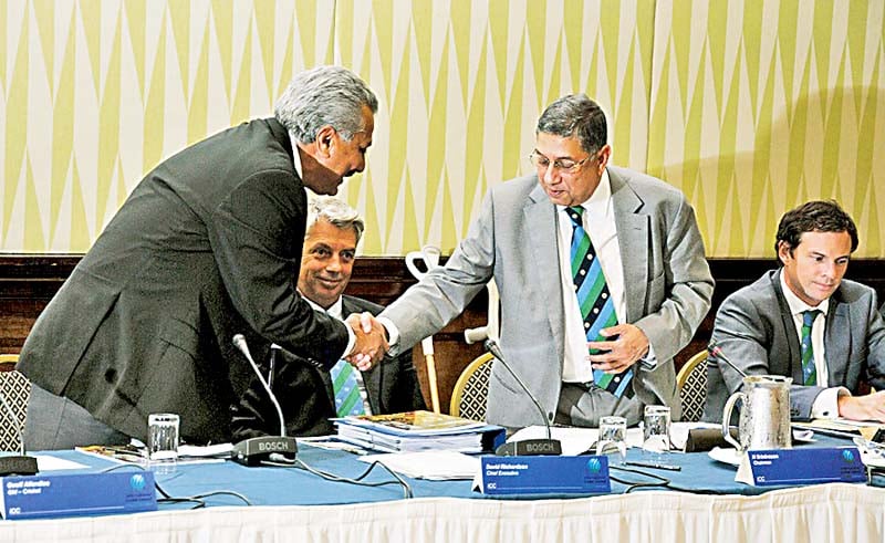 ICC chairman N Srinivasan congratulates Zaheer Abbas in Barbados on June 25