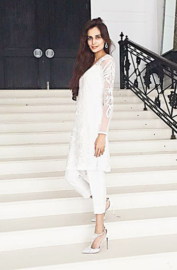 Mehreen Syed The supermodel chooses newbie designer Natasha Kamal for a formal dinner and pairs it with killer heels. The end result: hot!