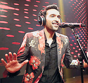 Who: Ali Sethi Wearing: Fahad Hussayn  Who says men can&rsquo;t wear florals? Atif, take note. Ali looked classic yet chic in this androgynous floral jacket, in earthy colours, by designer Fahad Hussayn paired with a jumpsuit. Yes, you heard that right - a jumpsuit - and the best part is that he didn&rsquo;t look the slightest bit weird. In fact, florals are having a fashion moment in men&rsquo;s wardrobes this season and Ali was right on trend. Who: Atif Aslam Wearing: Zara and H&M Atif has come a long way since the Balochi tribal outfit and turban he wore in Season 5 but we&rsquo;d still prefer if he would just let the stylists do their job instead of throwing random things to put together a look. The Hawaiian-inspired Zara t-shirt and the H&M straw hat may have been perfect for a day out on the beach but not on the sets of Coke Studio while singing a Persian romantic song. We&rsquo;d pick the HSY kurta and Munib Nawaz scarf from Episode 1 any day. 