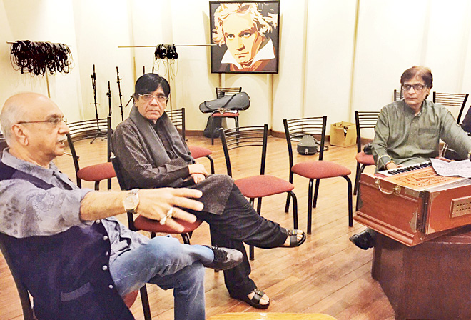 Izzat Majeed (L) and Sabir (R) during a rehearsal at the Sachal Studios in Lahore.