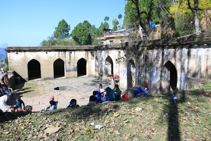 School in progress in the Rani’s Baoli. The rani’s room is in the background with the utility rooms on right.