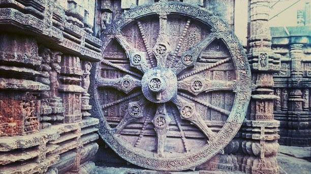 The chariot like Konark Sun temple has 24 wheels. Only one out of the 24 wheels has retained its original shape and form, as seen in the picture.