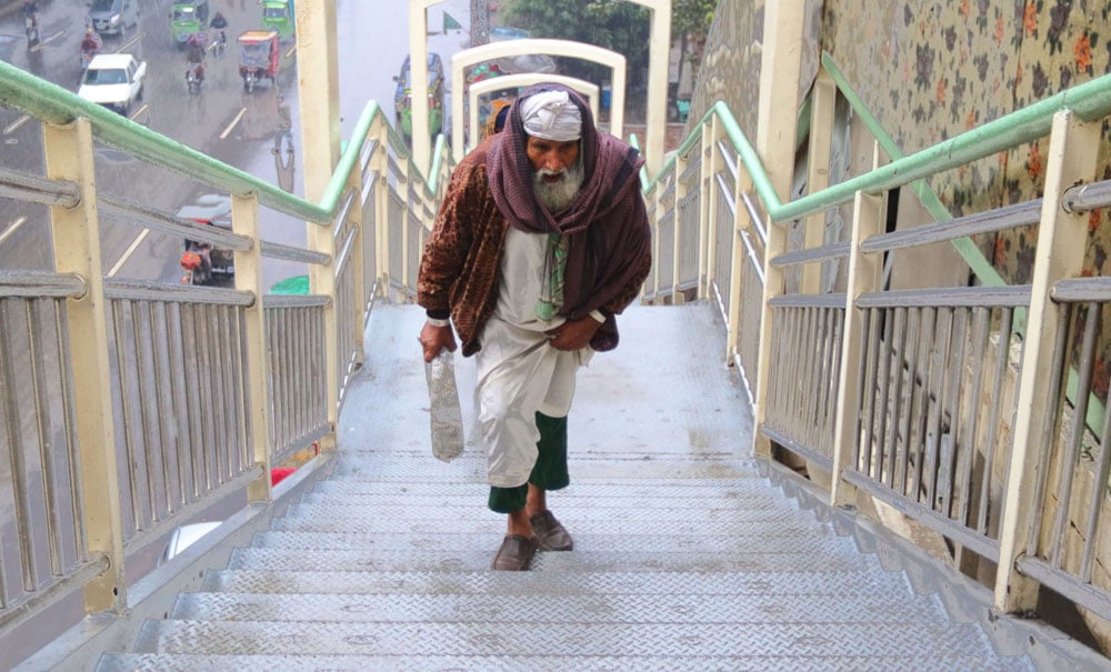 Overhead bridges aren&rsquo;t a good option, especially when one is moving with one&rsquo;s family. 