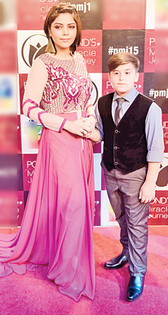 Hadiqa-Kiani-with-son-(2)