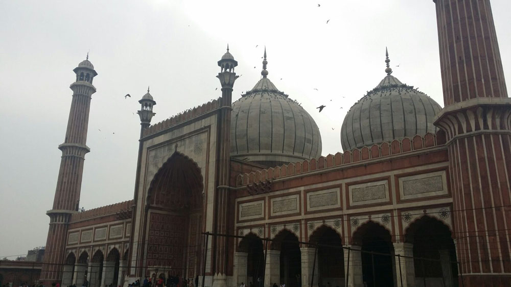 A closer view of Jama Masjid.