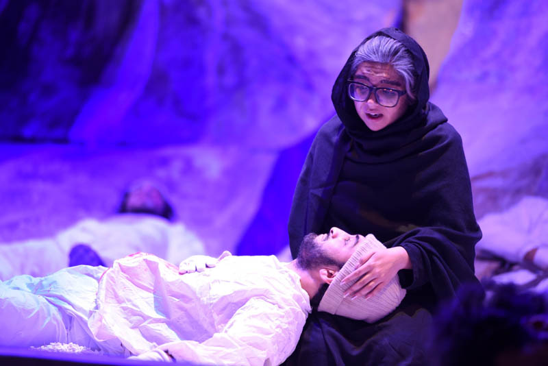 Anwar Maqsood also takes a dig at our popular notions of martyrdom. A soldier becomes his mouthpiece when he quips, 