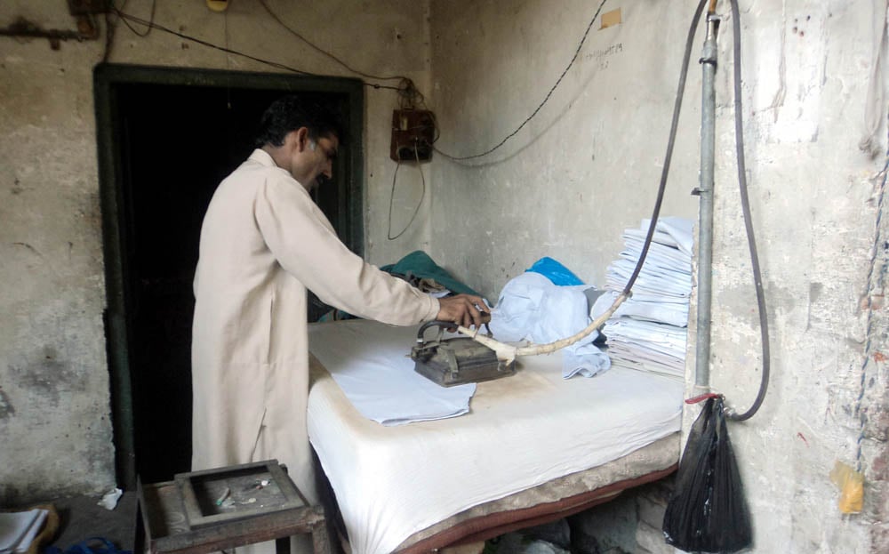 The fabric/cloth determines the &lsquo;kind&rsquo; of ironing that should be done on it.  -- Photo by the author