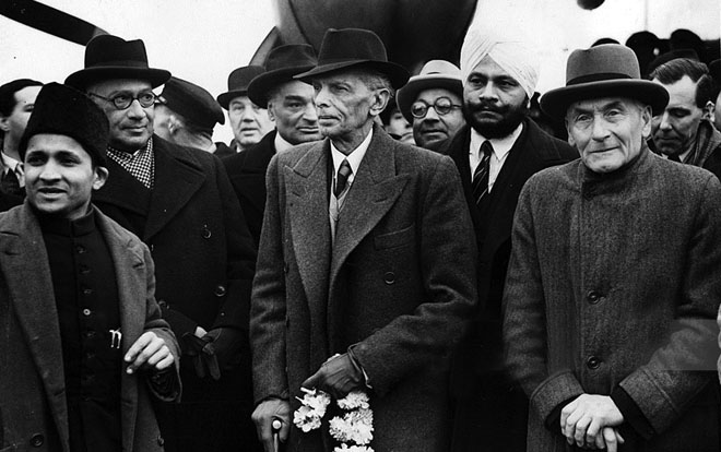 Jinnah with League leaders.