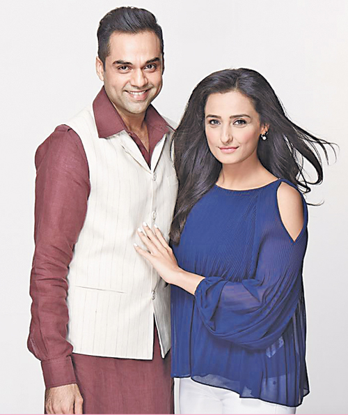 Momal Sheikh posing with her Happy Bhag Jayegi co-star Abhay Deol for a shoot.  