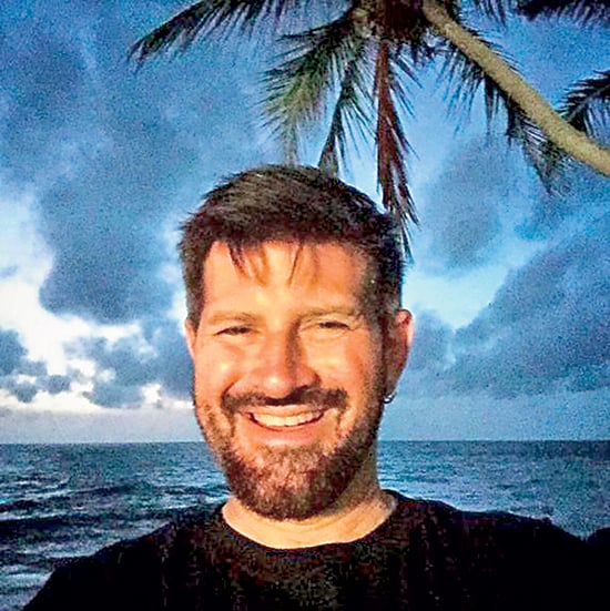 Working and vacationing at the same time is Tapu Javeri, who is currently in Sri Lanka for an upcoming project. This is the kind of job we want as well! 