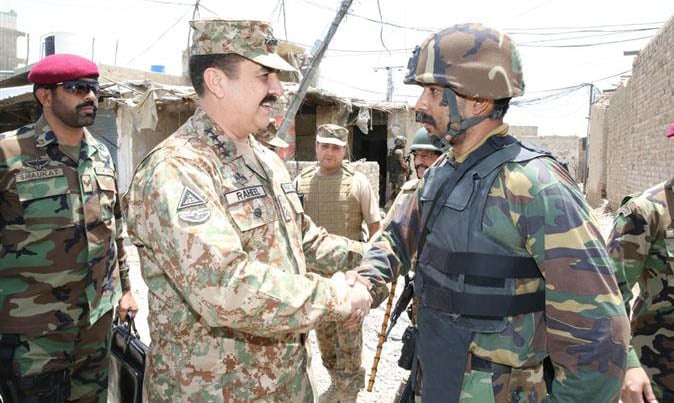 COAS meeting SSG unit during his visit to Miranshah bazaar.