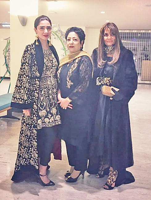 Flash_Mahira-Khan,-Dr-Malee