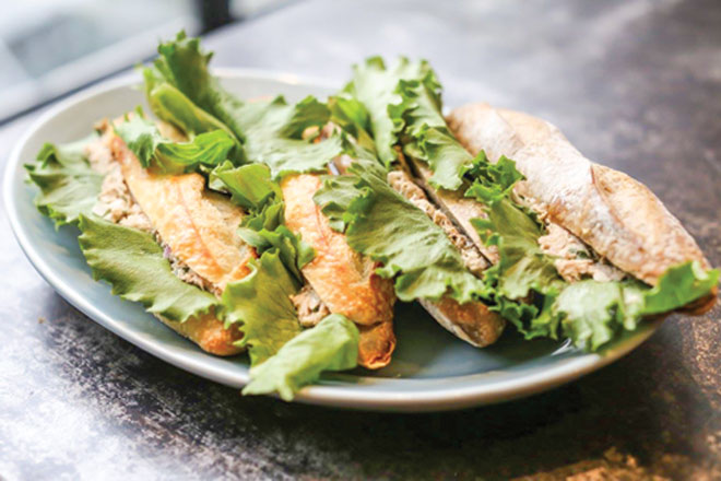 Food_Tuna-and-salad-sandwic