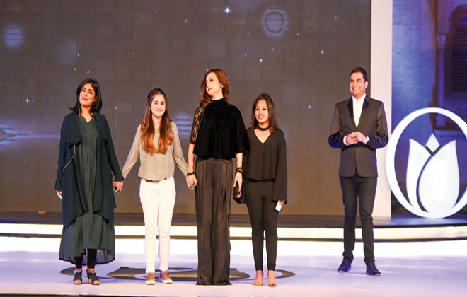 A four-woman performance piece, featuring Zeba Bakhtiar, Nimra Bucha, Sasha Zuberi and Hawa Faruque held a strong, visceral impact as it highlighted the struggle every woman is faced with and the desire to break the shackles.  On the other hand, Sarmad Khoosat served as the perfect host for this ceremony.  