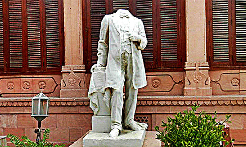 Seth Harchandrai Vishandas’ beheaded statue at Mohatta Palace 
