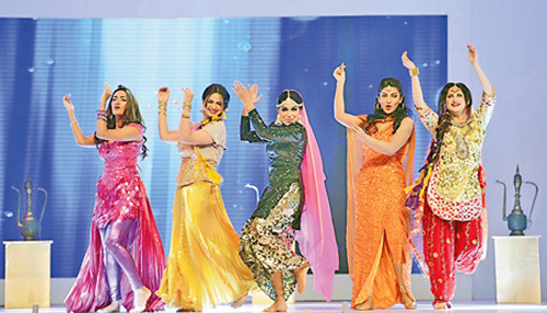 Mathira, Noor, Meera, Sana and Sahiba performing at the Lux Style Awards. 
