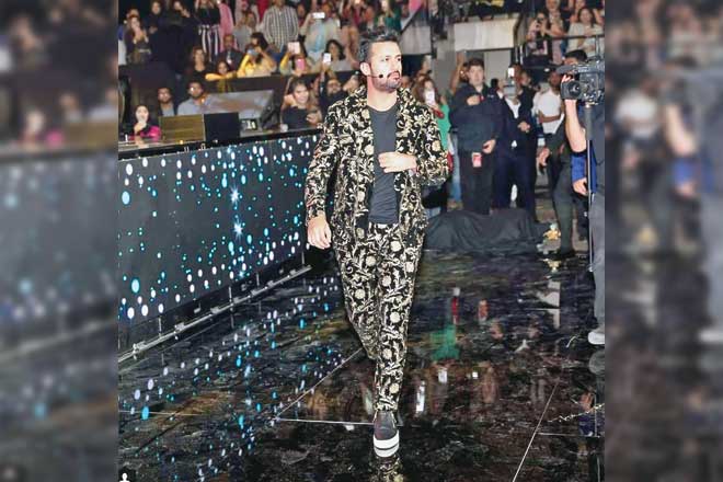 We can&rsquo;t say much about Atif Aslam&rsquo;s dress sense but we know he doesn&rsquo;t care and neither do we, at least not anymore. When you&rsquo;re as big as Atif and you sing as powerfully as he does then whatever you wear becomes your identity that millions of fans will rush to emulate. Rock on, superstar!