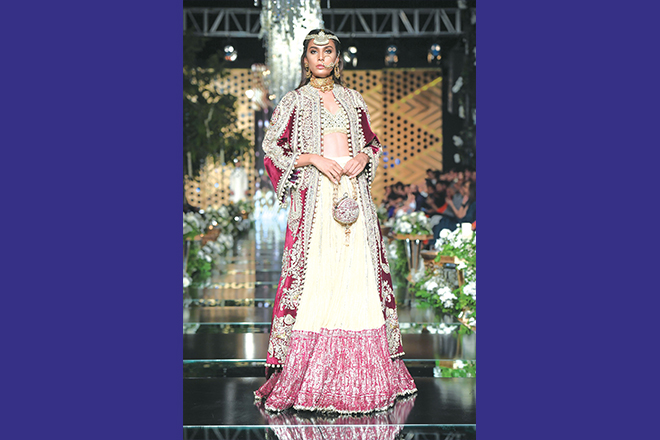 One of the most standout pieces from Aks was the garnet and gold jacket Mushk wore. Heavily worked, it was worn with an embellished bralet and a light,crushed silk lehnga,thus lending an aesthetic balance to the overall look. 