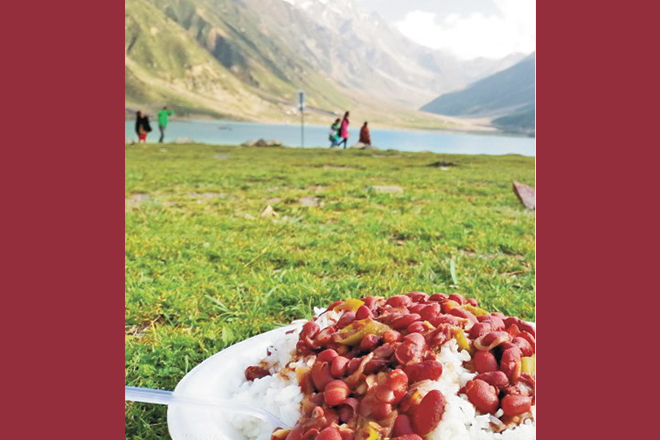 A hot and fresh Rajma Chawal lunch awaited us by the banks of the icy-cold Lake Saif ul Muluk after trekking up for over 4 hours.