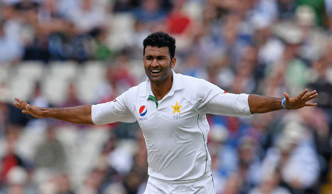 Sohail strikes as Pakistan knock over England ´pillars´