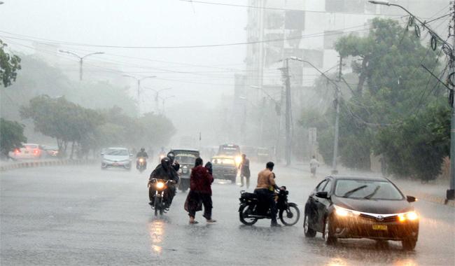 Heavy rain lashes Karachi