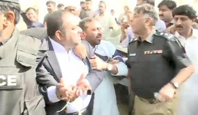 Police take MQM leader Khawaja Izharul Hassan into custody   