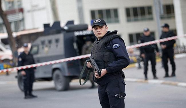 Turkish police free six Pakistani hostages
