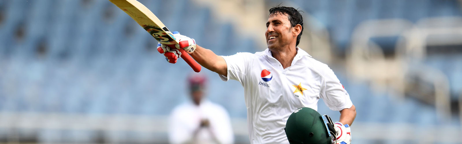 Younis Khan makes history; first Pakistani to join 10,000-run club